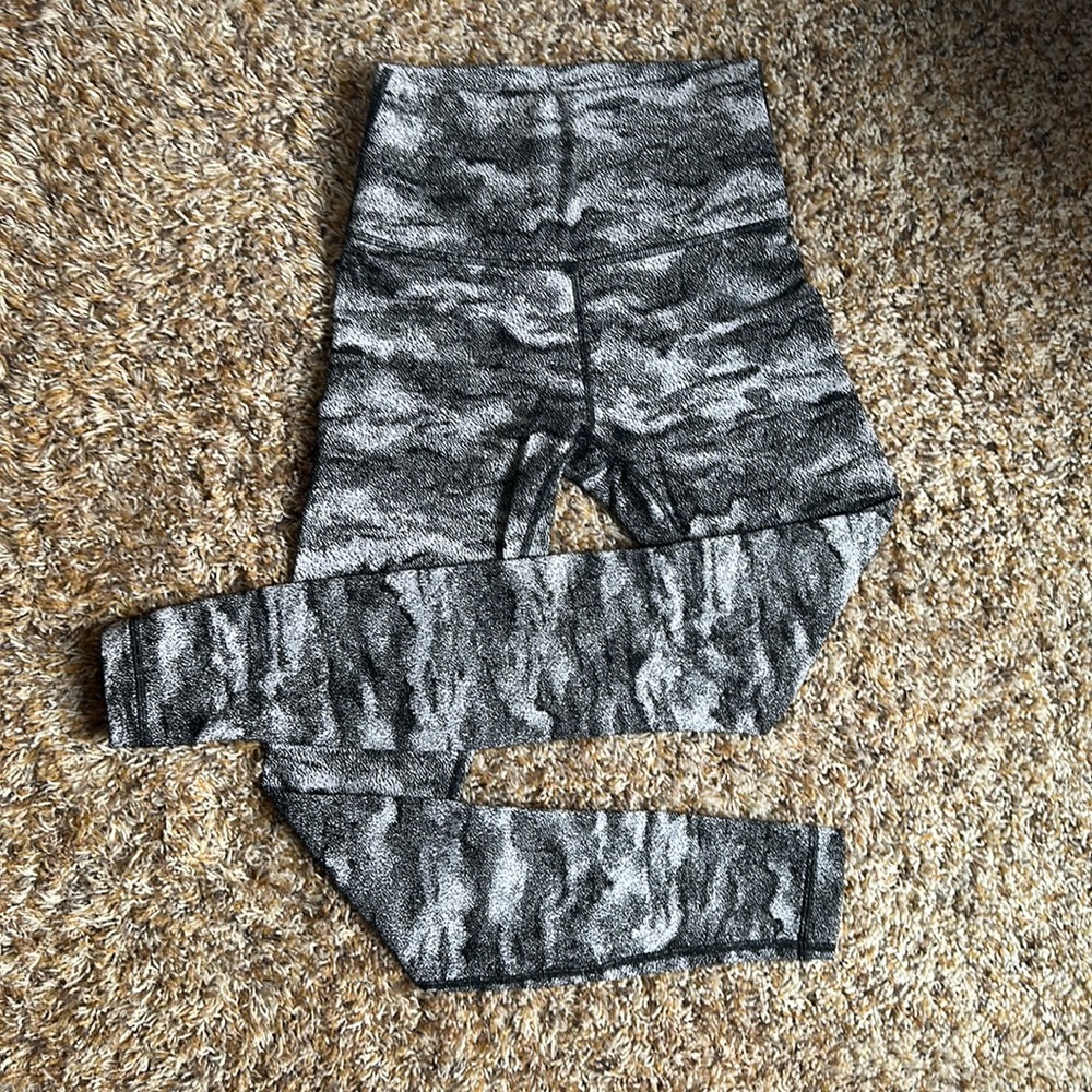 Lululemon patterned leggings - outstanding condition